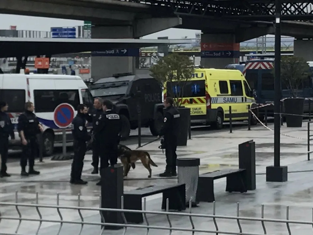 Shooting shuts down Paris airport