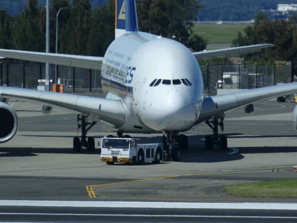 Singapore Airlines axes fuel surcharges